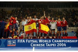 Футзал. ЖЧ-2004. Турнир остонасида қоқилган Ўзбекистон ҳамда бразилиялик ўйинчилар билан финалга қадар етиб борган Европа мамлакати ҳақида ҳикоя қиламиз