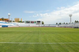 "Dinamo" stadionida yangi projektor lampalari o'rnatilmoqda
