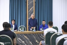 ЎФА президенти Абдусалом Азизов Ўзбекистон терма жамоаси билан учрашди