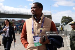 Samuel Eto'O 6 oyga futboldan chetlashtirildi