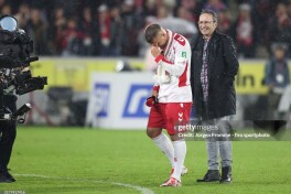 Podolski 39 yoshida faoliyatini yakunladi. Xayrlashuv o'yini Kyolnda 50 000 muxlis qarshisida bo'lib o'tdi