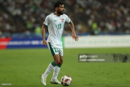 Paxtakor raisi o'rinbosari Iroq terma jamoasi futbolchisiga Sherlar futbolkasini taqdim etdi