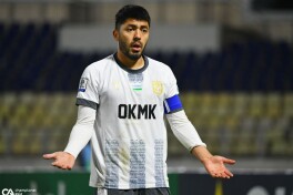 Ислом Тўхтахўжаев: "Бундай майдонда ўйнашга ким рухсат берганини билмайман. Ташқаридан чиройли, лекин ичи аянчли аҳволда"
