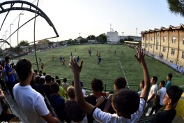 Muxlislar bilan to'lgan, "Navbahor" "Oq-tepa" ustidan minimal g'alabaga erishgan o'yindan GALEREYA