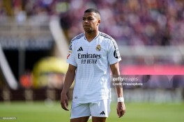 Mbappe "Oltin butsa" uchun kurashda Dokereshdan 3 ochko va Salahdan 2 ochko ortda