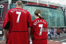 "Manchester Yunayted" liboslarining orqa tomoniga uch nafar afsonaning ismini yozdirish taqiqlandi