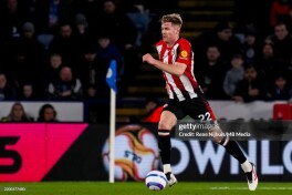 "Liverpul" "Brentford" yetakchisiga da'vogar