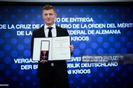 Kroos "GFR oldidagi xizmatlari uchun" ordeni bilan taqdirlandi
