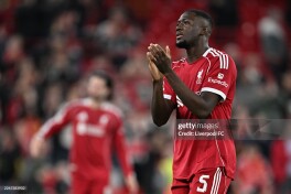 "Liverpul" himoyachisi shartnomani uzaytirishni istamadi