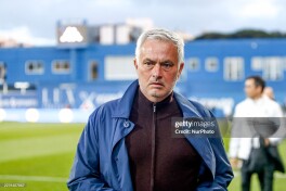 Mourinyu "Bavariya" o'yiniga Olise uchun emas, balki Adidas taklifiga binoan tashrif buyurgan. "Bavariya" futbolchilari bo'yicha muloqot haqida hech qanday ma'lumot yo'q (Marca)