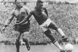 Pelening 1958 yilgi JCH finalida kiygan futbolkasi "Sotheby’s" aukcioniga qo'yiladi
