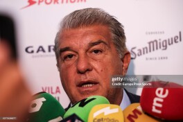 Laporta Alvares transferi bo'yicha ishga kirishdi va futbolchining agenti bilan uchrashdi