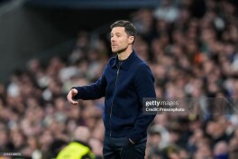 Xabi Alonso "Chelsi"da ikki yulduzni saqlab qolishga harakat qiladi