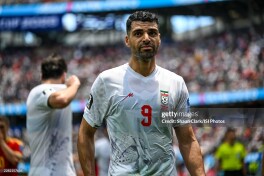 Эрон терма жамоаси Мисрга қарши ўйин олдидан АҚШ расмийларининг ҳаракатлари туфайли аэропортда ушланиб қолди