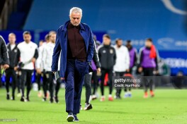 Mourinyu Olisedan voz kechishi mumkin. Portugaliyalik o'yinchi muqobil variantni topdi