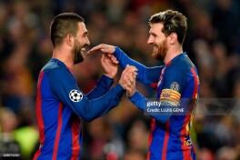 Arda Turan: "Agar kimdir Messi emas, Ronalduni tanlasa, men u bilan futbol haqida gaplashmayman"