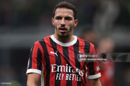 Ismael Bennaser "Milan"ni tark etdi, u Osiyo sari yo'l olmoqda