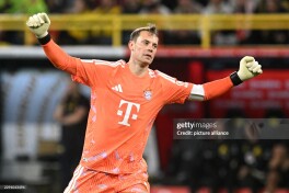 Noyer eng ko'p sovrin yutgan germaniyalik futbolchiga aylandi