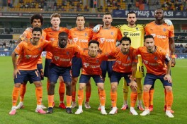 Turkiya Superligasi. "Bashakshexir" "Qosimposho" bilan o'yinning so'nggi daqiqalarida g'alabani qo'ldan boy berdi, Shomurodov yana gol urdi