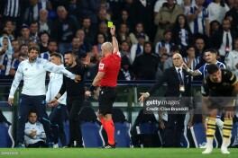 "Albatta, bu qizil kartochka". "Portu" bosh murabbiyi "Manchester Siti" bilan o'yindagi hakamlikni tanqid qildi