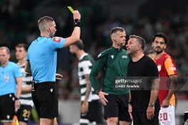 "O'yin borishiga ta’sir ko'rsatdi". "Galatasaroy" murabbiyi "Sporting" bilan o'yindagi hakamlikni tanqid qildi