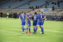 O'zbek futbolchilari to'p tepayotgan klub kelishilgan o'yinda ayblanmoqda