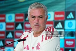 Mourinyu jurnalistlarga: "Penaltilar haqida savollar yo'qmi? Juda g'alati"
