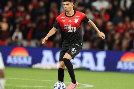 "Barselona" 19 yoshli himoyachiga qiziqmoqda - UmDois Esportes