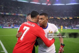 Mbappe Ronalduning "boqiyligi" haqida hazillashib gapirdi