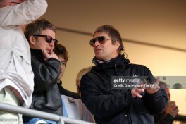 Oasis yetakchisi "Manchester Siti"ga qanday jazo berilishini oshkor qildi