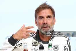 Klopp: "Har qanday raqibga muammo tug'dira oladigan jamoa tuzamiz"