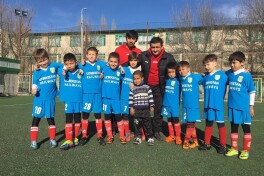 Hasanjon Ergashev "Lokomotiv"ning "KYU-2015" ishtirokchilari bilan futbol o'ynadi