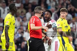 Mourinyu Vinisiusning diskvalifikaciyasi o'yindan 1 soat oldin e'lon qilinganini hurmatsizlik deb atadi