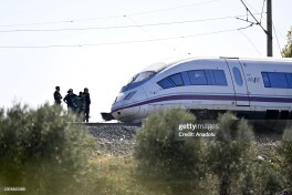 Lorente temir yo'l halokatidan so'ng Ispaniya transport vaziriga: "Tvitterni yig'ishtirib, biz sizga pul to'layotgan ish bilan shug'ullanadigan vaqt kelmadimi?"