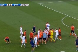 Kievning "Dinamo" futbolchilari Ukraina chempionligi uchun pul mukofotidan ayrilishdi (video)