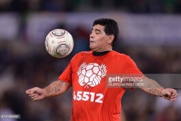 Totti, Maradona va Ronaldinyo xayriya uchrashuvidan so'ng muxlislarga master-klass o'tishdi (video)