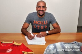 41 yoshli Veron futbolga qaytib, Estudiantes bilan shartnoma tuzdi
