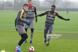 "Arsenal" Mertesaker va Uelbekni YCHLga "zayavka" qildi