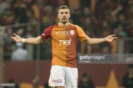 Podolski yozda Yaponiya klubiga o'tadi