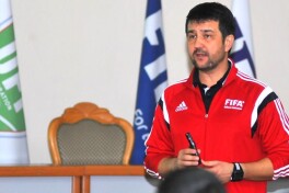OCHL–2017. Farhod Abdullaev Qatardagi o'yinda iordaniyalik hakamlar ishiga baho beradi 