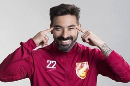 Лавесси Хитой халқидан узр сўради